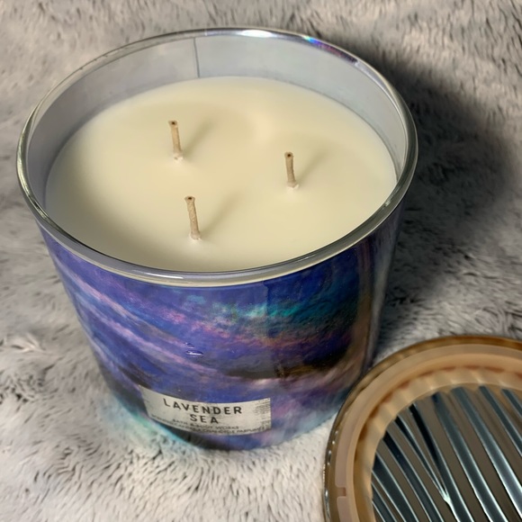 Lavender Sea 3-Wick Candle from Bath & Body Works (2018) BBW - Picture 2 of 3